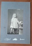 Fotografie pe carton, fetita blonda, inceput de secol XX