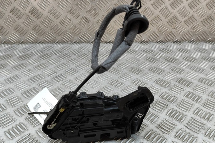 &Icirc;ncuietoare ușă dreapta față VW CADDY IV Furgon SAA, SAH 2018 OEM: 5TB837016A 23623599