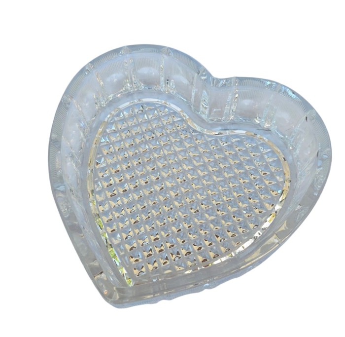 VAS VINTAGE DIN CRISTAL MASIV IN FORMA INIMĂ STILIZATA