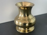 Frumos vas din alamă aurită vechi,cu patină,stil clasic cu design elegant,de colecție/decor.