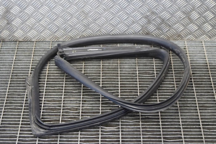 Garnitura ușă dreapta spate MASERATI GHIBLI M157 2014 OEM: B249,72342 | 11456387