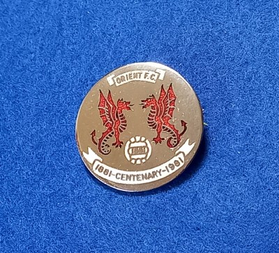 Insigna metalica fotbal - ORIENT FC (Anglia) - aniversare 1881-1981 foto