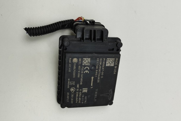 Senzor radar de distanță TESLA MODEL 3 2019 OEM: 1108647-00-D,A2C76884101 | 30484357