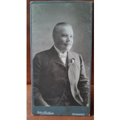 Fotografie pe carton, barbat cu mustata, perioada interbelica