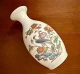 VAZA DIN PORTELAN ENGLEZESC- WEDGWOOD- BONE CHINA- KUTANI CRANE H12,7CM