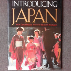 INTRODUCING JAPAN - DONALD RICHIE (CARTE DE CALATORIE, TEXT IN LIMBA ENGLEZA)