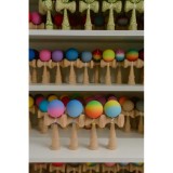 Cumpara ieftin Kendama cauciucată Grip 18 cm &ndash; model colorat - KEND5553