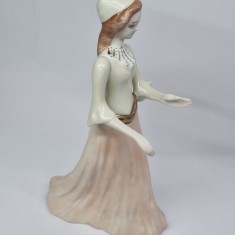 Bibelou (RAR) portelan romanesc vechi, vintage, Alba Iulia - Doamna mergand