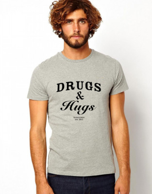 Tricou barbati gri Drugs &amp;amp; Hugs - S foto