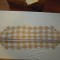 Macrame (mileu) de culoare bej avand dimensiunea aproximativa de 105x32 cm