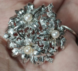 Broșă vintage din argint 835, cu perle de mare si topaze albe -