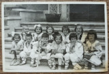 Copii de gradinita in port popular// foto anii &#039;40