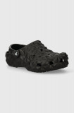 Cumpara ieftin Crocs papuci Classic Geometric Clog culoarea negru, 209563