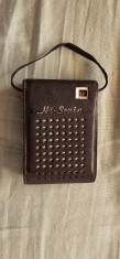 RADIO HI - SONIC SIX TRANSISTOR , MADE IN JAPAN . FUNCTIONEAZA RECEPTIONEAZA ANTENA SATELOR SI ROMANIA ACTUALITATI