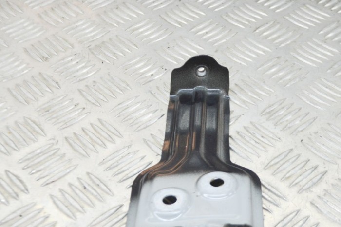 Suport aripa dreapta față BMW X4 G02, F98 2019 OEM: 7397516 11668335