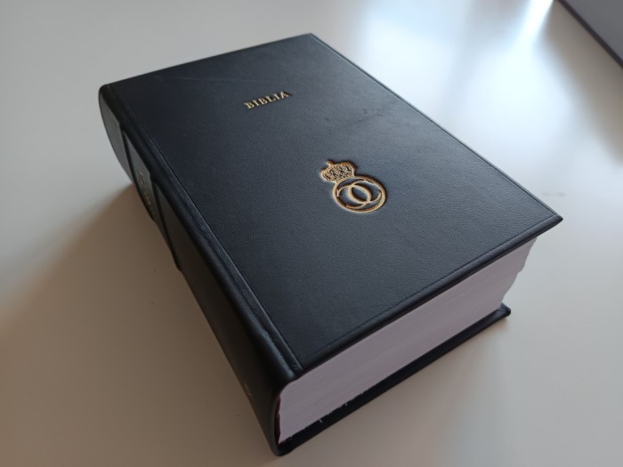 BIBLIA 1939 TRADUCATORI GALA GALACTION SI VASILE RADU. FACSIMIL LUX COPERTI PIELE CU CIFRUL REGELUI CAROL II