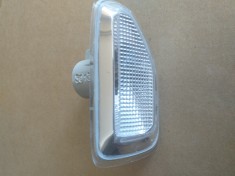 Lampa semnalizare aripa fata DREAPTA Logan2 261601801R .Nou si original Renault