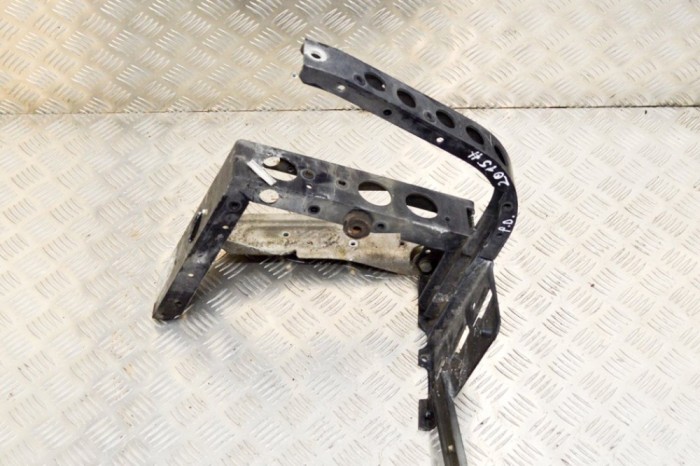 Suport aripa dreapta față AUDI A8 D2 4D2, 4D8 2000 OEM: 4D0821138AL 13634448