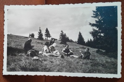 Fotografie, la picnic la poalele Dihamului, 1936 foto