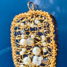 Pandantiv Handmade cu Perle Crosetate, fir metalic gilt, Aurie, 6 cm