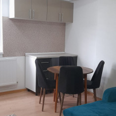 Închiriez apartament