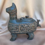 OBIECT DECORATIV VINTAGE DIN CERAMICĂ, LUCRAT MANUAL &Icirc;N STILUL ARTEI RITUALICE CHINEZE