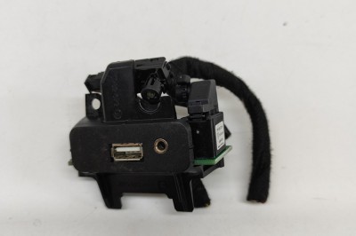 Port USB/AUX-In PORSCHE CAYENNE 92A 2011 OEM: 7PP035727B,7PP.035.727.B 30026704 foto