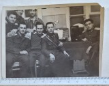 Cumpara ieftin Fotografie Moscova 1955 &ndash; grup militari sovietici și civili &ndash; radio vintage