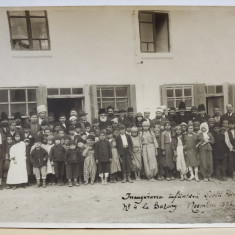 BAZARGIC , INAUGURAREA SCOLII PRIMARE NR. 4 , FOTOGRAFIE DE GRUP CU COPII , PARINTI SI CADRE DIDACTICE , NOIEMBRIE , 1925