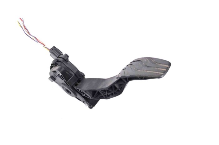 Pedala de accelerație NISSAN QASHQAI II J11, J11_ 2016 OEM: 6PV009978-17,18002-4BG0B 13686711