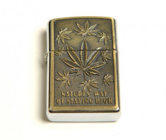 Bricheta model - Zippo - Natures Way Of Staying High - cannabis foto