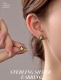 Cumpara ieftin Cercei Stud din Argint 925 Placati cu Aur , zBlack Clover Vintage, , Cu Trifoi Auriu E i Fundal Negru