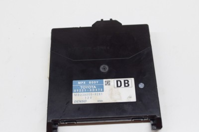 Modul de confort TOYOTA YARIS _P13_ 2015 OEM: MB238000-9281,89221-0D470 14858033 foto