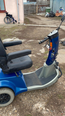 Carucior scaun scuter dizabili handicap electric foto