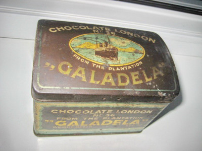 2086-I-Galadela chocolate London cutie veche anii 1920-30 de colectie metalica. foto