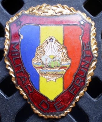 I.333 INSIGNA MILITARA ROMANIA MILITAR DE FRUNTE VARIANTA MARE foto