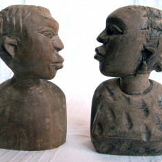 Set 2 capete africane tribul Mashona Zimbabwe, sculpturi vechi tribale in abanos