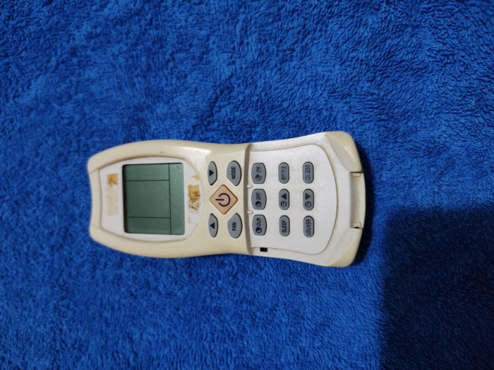 Telecomanda aer conditionat / telecomenzi aer conditionat ORIGINALE, AMERICOOL / AIRWELL , stare foarte buna, perfect functionala !!