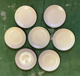 set de 7 sapte farfurii identice intinse din portelan cermica ceramic