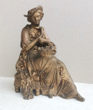 Statueta Tanara femeie cu cos de flori, statuie antimoniu aurit 22cm &icirc;nălțime
