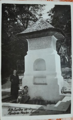 Fotografie tip Carte postala, Curtea de Arges, Fantana Mesterului Manole, perioada interbelica foto