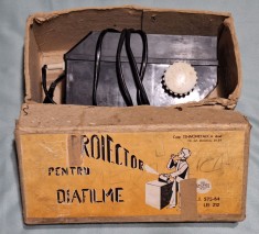 Proiector pentru diafilme - Cooperativa Tehnometalica Arad - in cutia originala, anii 1980