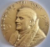 Medalie extrem de rara cu Papa Benedict al XVI-lea, emisa de Vatican