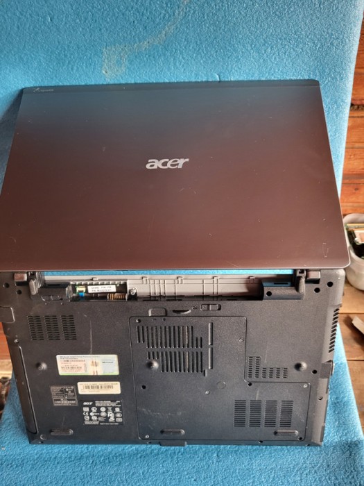 laptop Acer ASPIRE 5810TG - incomplet - pentru piese -