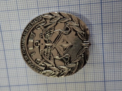 insigna militara colegiul de comanda si stat major. foto