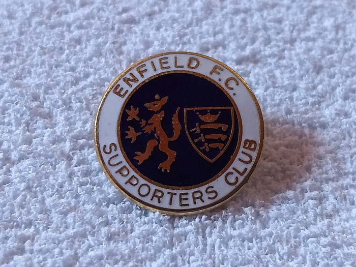 Insigna metalica fotbal - ENFIELD FC (Anglia)