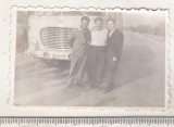 bnk foto Excursionisti langa autocar Skoda 706 RTO