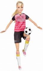 Papusa Barbie cu articulatii Made to move - Jucatoare de fotbal foto