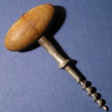 Tirbușon Vechi cu M&acirc;ner de Lemn