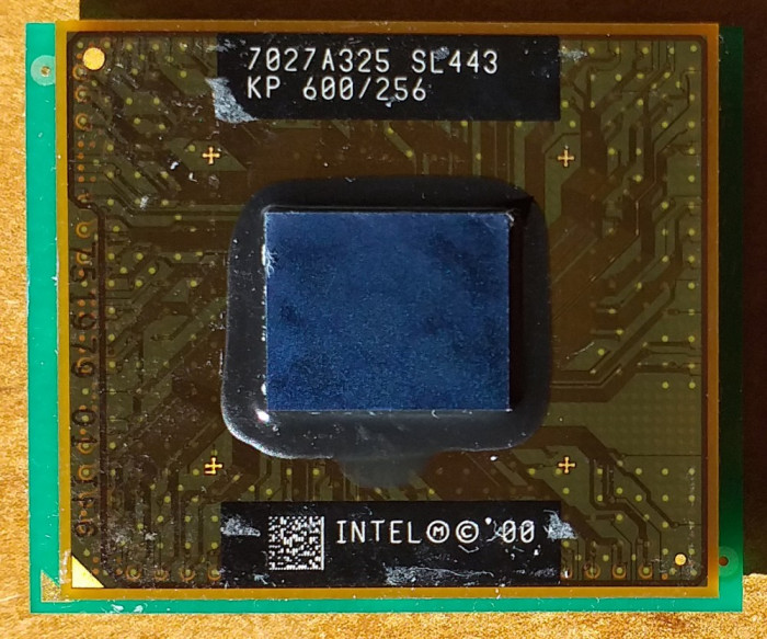 INTEL Mobile Pentium 3 - 600 MHz / FSB 100 MHz